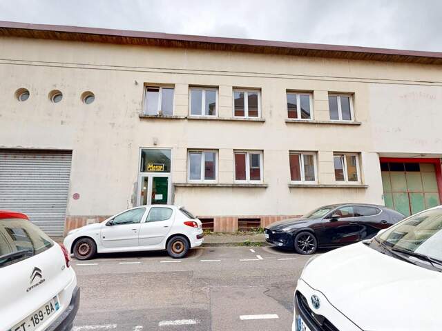 Immeuble à usage mixte en 2 appatements T3 de156 m², et un  local commercial de 319 m² — photo du bien