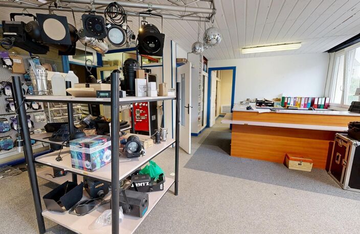 Immeuble à usage mixte en 2 appatements T3 de156 m², et un  local commercial de 319 m² — photo 2