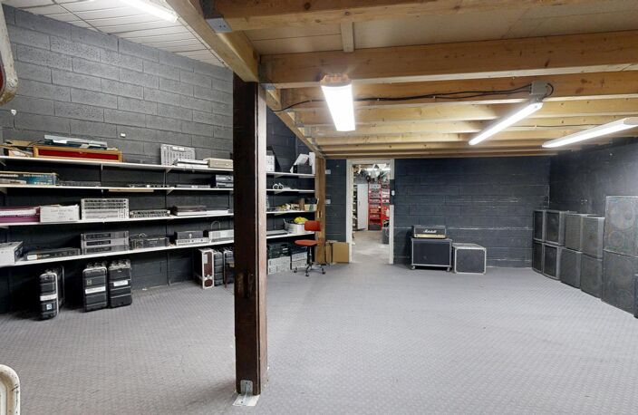 Immeuble à usage mixte en 2 appatements T3 de156 m², et un  local commercial de 319 m² — photo 4