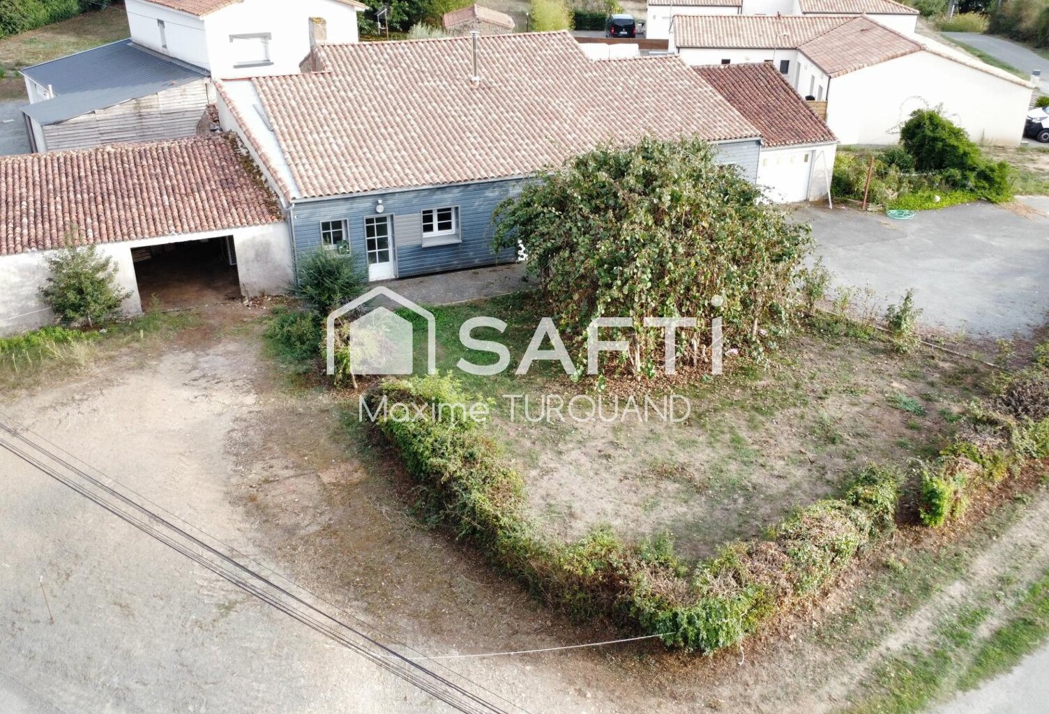 Maison d'habitation 145m², 3 chambres, 972m² de terrain + dépendances. — photo 1