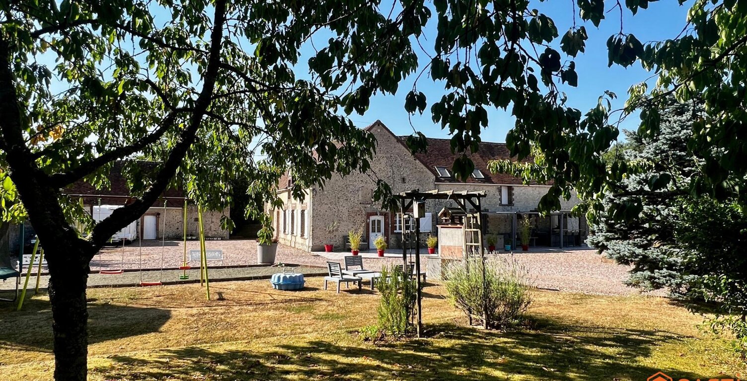 Ancien corps de ferme-dépendances, dans le Perche — photo 1