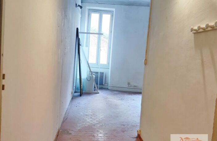 COLLOBRIÈRES CENTRE  STUDIO À RÉNOVER  33 m² + 1 CAVE.<br>Un p — photo 3