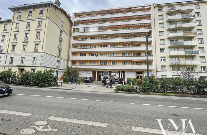 T2 LUMINEUX AVEC BALCON — photo 2