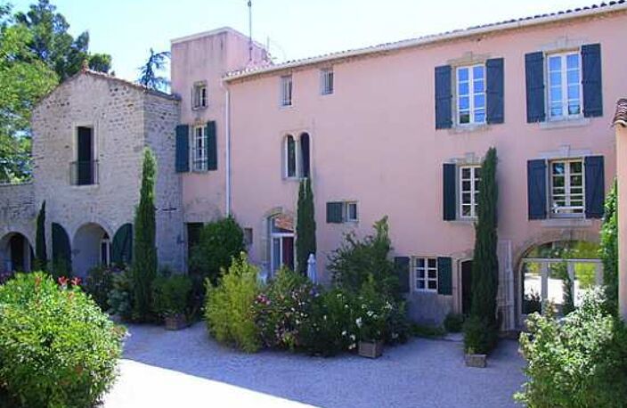 Appartement spacieux avec jardin dans un Domaine datant du 18è — photo 2