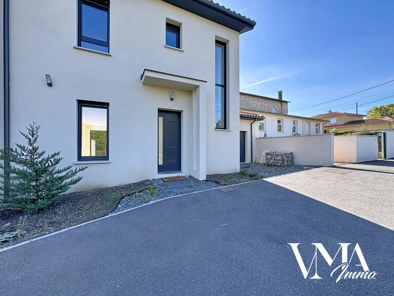 Au coeur du village de Lucenay / Maison de 112m2 — photo 1