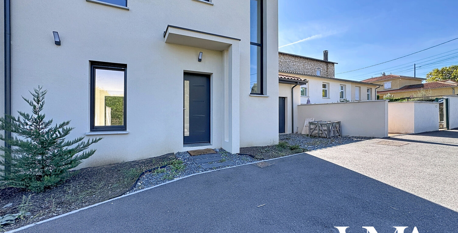 Au coeur du village de Lucenay / Maison de 112m2 — photo 1