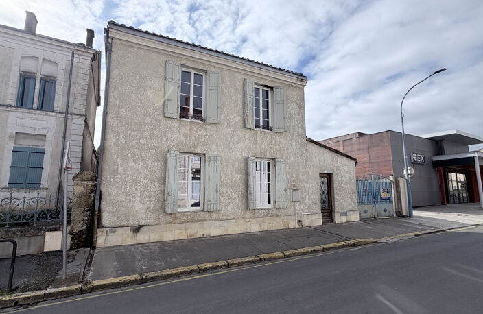Maison de ville avec jardin et grande dépendance — photo 2