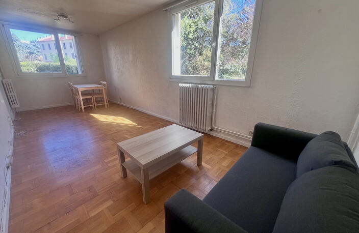 T1 BIS MEUBLÉ DE 40 m2 RÉSIDENCE FERMÉE ET SÉCURISÉE PARKING — photo 2