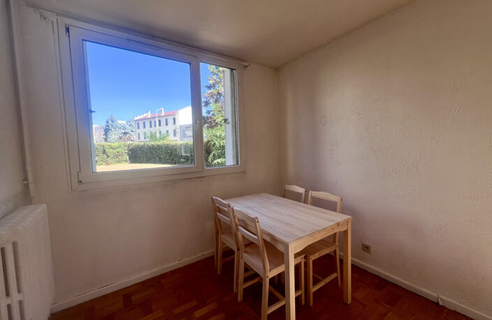 T1 BIS MEUBLÉ DE 40 m2 RÉSIDENCE FERMÉE ET SÉCURISÉE PARKING — photo 4
