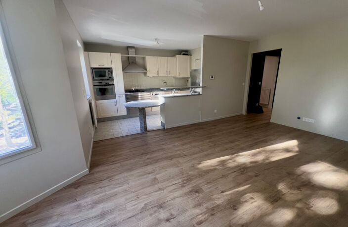 T3 Rénové, traversant avec garage en sous-sol — photo 2