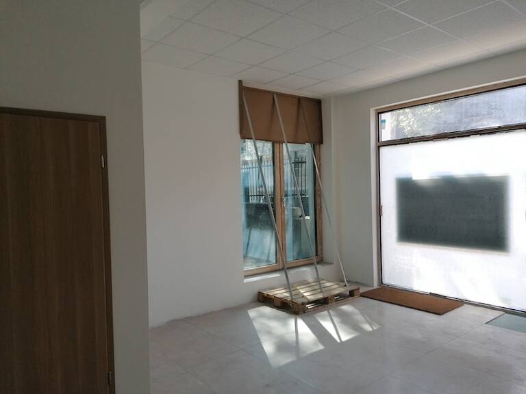 Local Commercial — photo 1