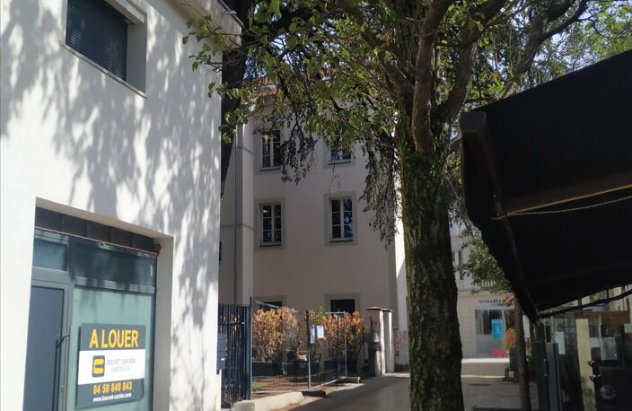 Local Commercial — photo 2