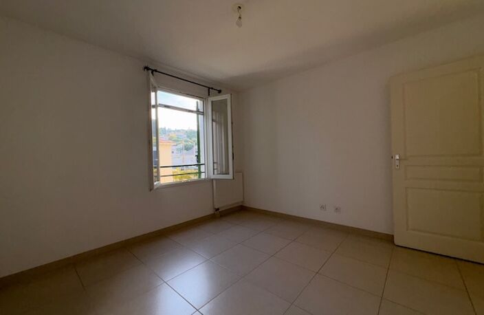 Centre-ville Appartement T2 + parking. — photo 4