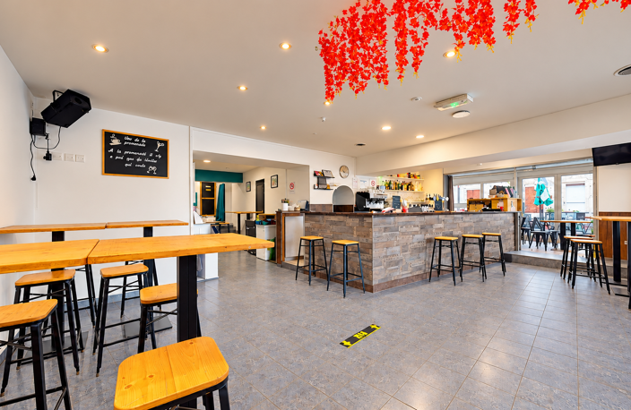 BIZE-MINERVOIS   BAR-RESTAURANT EN BORD DE CESSE o ENV. 160 — photo 3