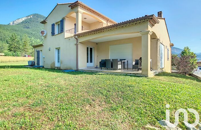 Vente Maison/villa 8 pièces — photo 2