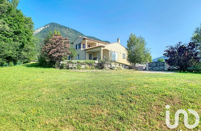 Vente Maison/villa 8 pièces — photo 3
