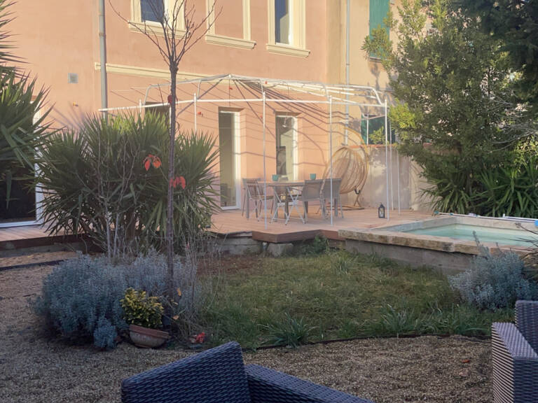 A LOUER // AVIGNON Maison de ville meublée avec piscine — photo 1