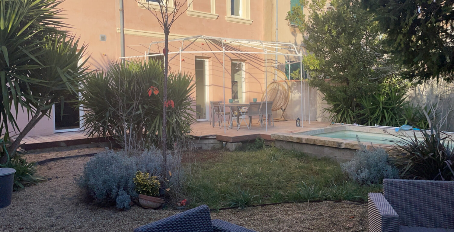 A LOUER // AVIGNON Maison de ville meublée avec piscine — photo 1