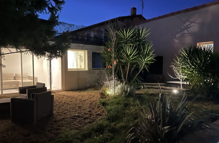 A LOUER // AVIGNON Maison de ville meublée avec piscine — photo 4