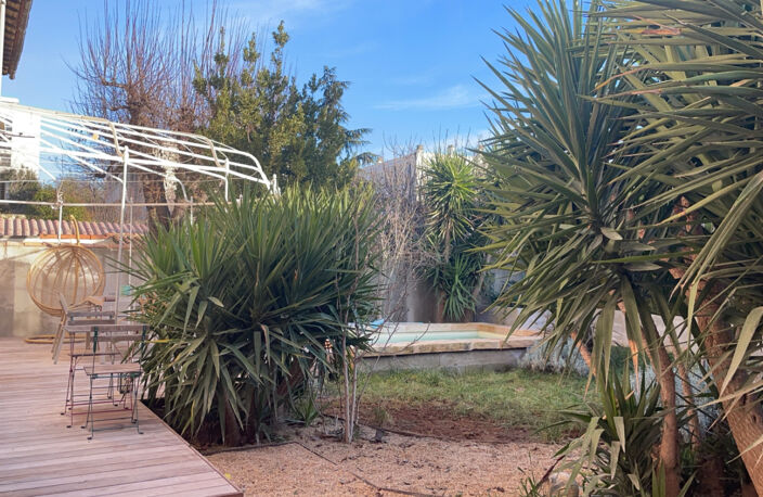 A LOUER // AVIGNON Maison de ville meublée avec piscine — photo 5
