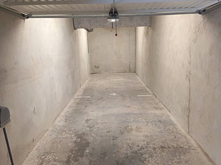 Double Garage — photo 1