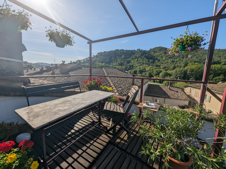 A VENDRE- Bien ATYPIQUE au cœur du village de Lasalle — photo 1