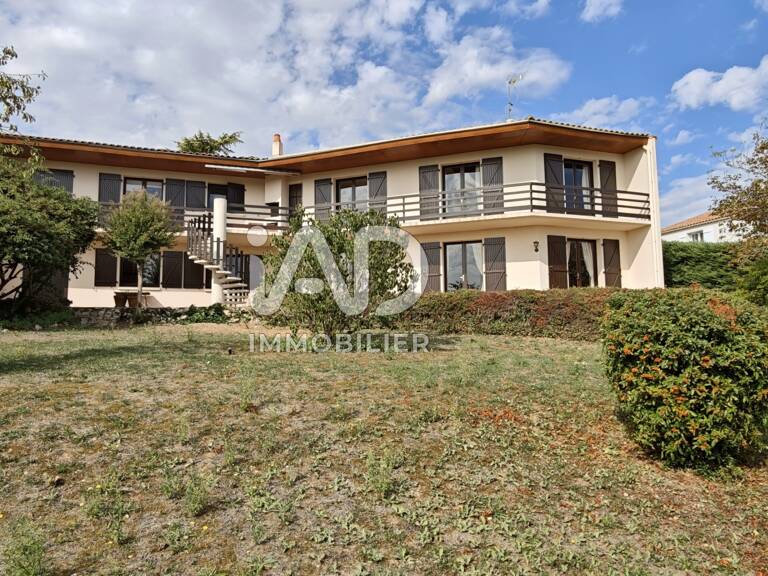 Vente Maison traditionnelle 8 pièces — photo 1