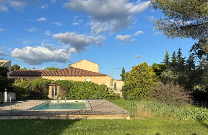 À VENDRE - TERRAIN  A BATIR PLAT ET ARBORÉ 651 m2 AVEC ESPACE PISCINE -  NON VIABILISÉ- CLARENSAC — photo 3