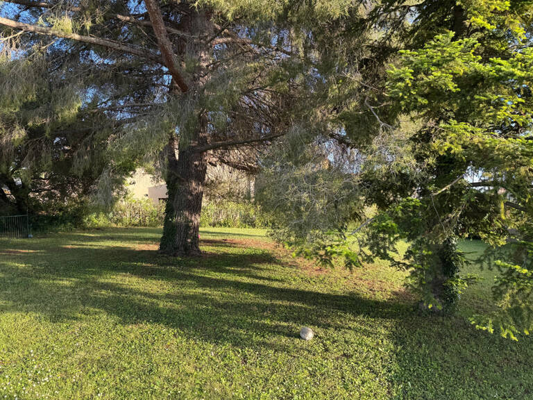 À VENDRE - TERRAIN  A BATIR PLAT ET ARBORÉ 465 m2 - VIABILITÉS EN BORDURE - CLARENSAC — photo 1