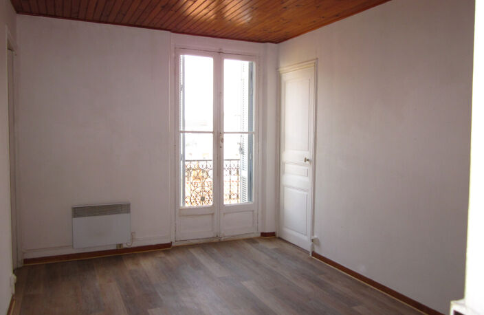 HYERES CENTRE-VILLE / T2 de 40,84 m2 — photo 4