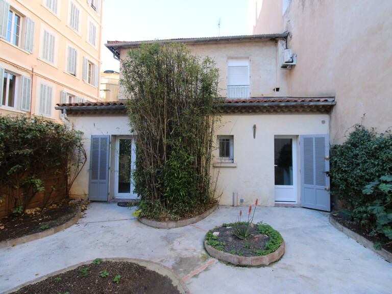 HYERES HYPER-CENTRE - T1bis REZ-DE-JARDIN, CALME - JARDIN de 61.60 m2 — photo 1