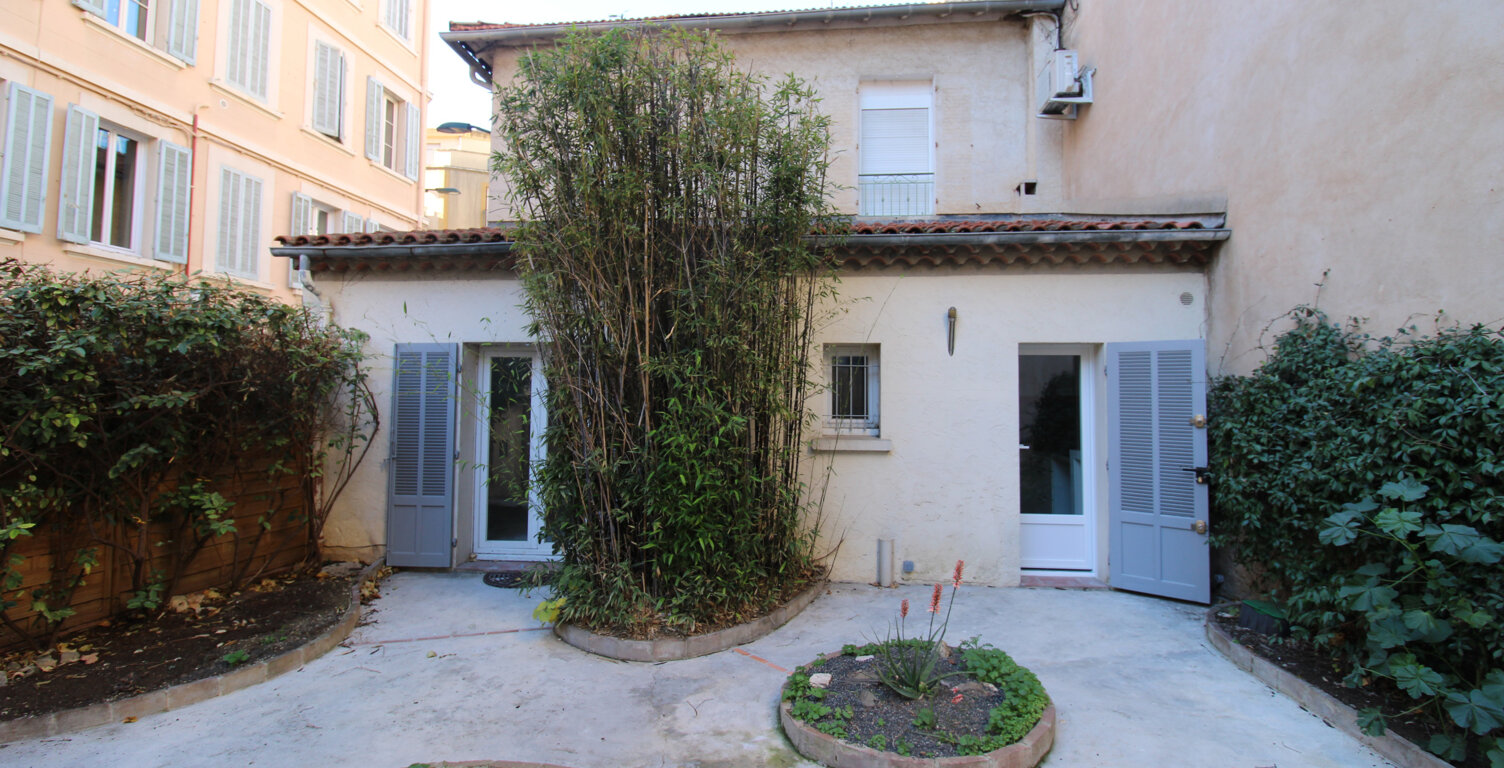 HYERES HYPER-CENTRE - T1bis REZ-DE-JARDIN, CALME - JARDIN de 61.60 m2 — photo 1