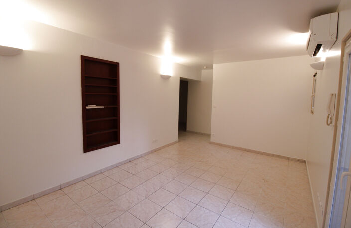 HYERES HYPER-CENTRE - T1bis REZ-DE-JARDIN, CALME - JARDIN de 61.60 m2 — photo 3