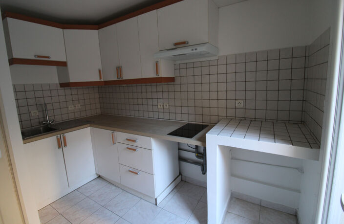 HYERES HYPER-CENTRE - T1bis REZ-DE-JARDIN, CALME - JARDIN de 61.60 m2 — photo 4