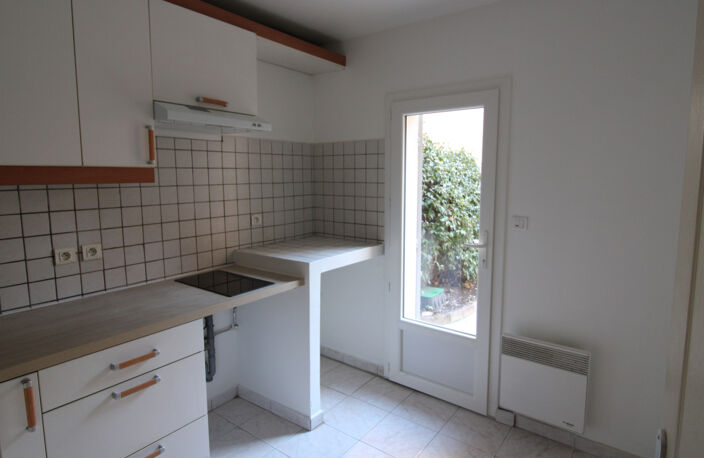 HYERES HYPER-CENTRE - T1bis REZ-DE-JARDIN, CALME - JARDIN de 61.60 m2 — photo 5