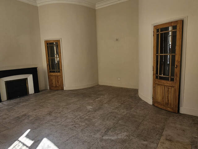 NÎMES (30000) - Rue de Bernis Superbe appartement T4 de caractère, balcon & local vélos — photo du bien