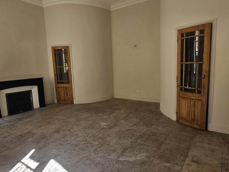 NÎMES (30000) - Rue de Bernis Superbe appartement T4 de caractère, balcon & local vélos — photo 1