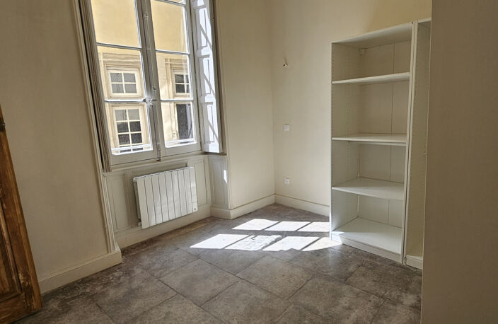 NÎMES (30000) - Rue de Bernis Superbe appartement T4 de caractère, balcon & local vélos — photo 4