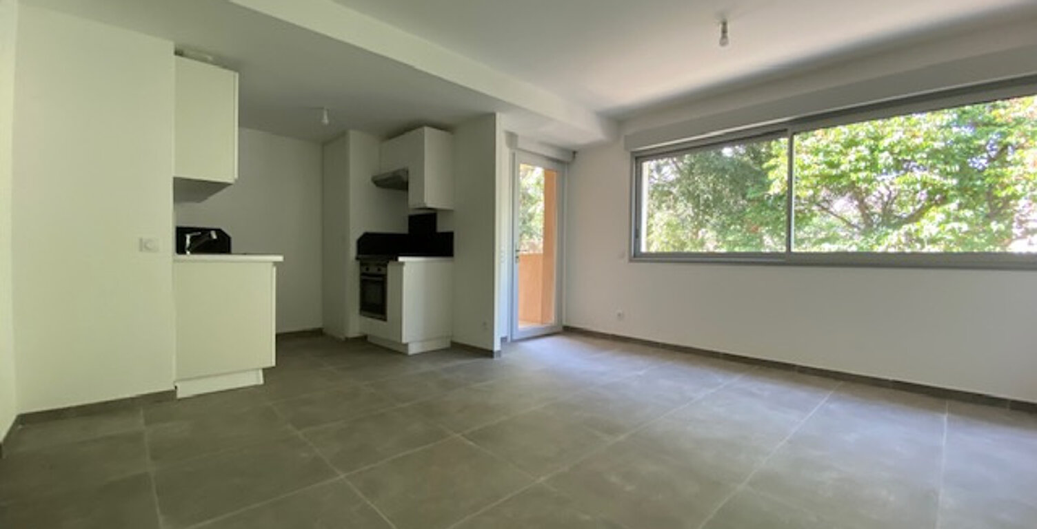 Aix En Provence : Location Appartement T1 / Studio avec terr — photo 1