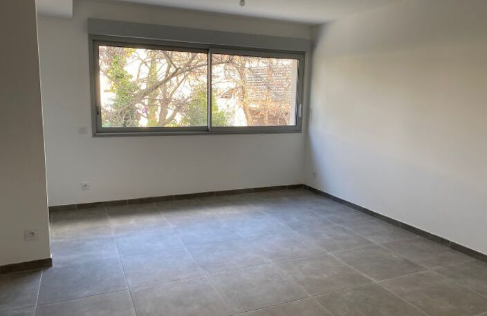 Aix En Provence : Location Appartement T1 / Studio avec terr — photo 3