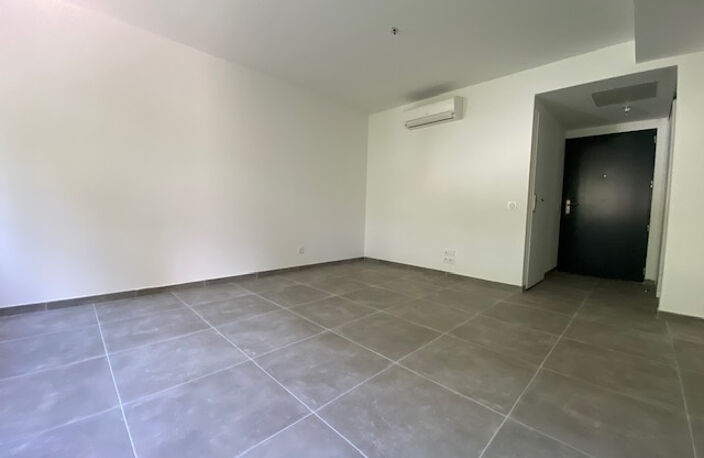 Aix En Provence : Location Appartement T1 / Studio avec terr — photo 4