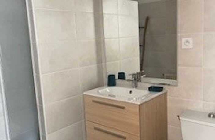 Proche centre studio meublé de 40,63 m2 au 2ème étage avec a — photo 4