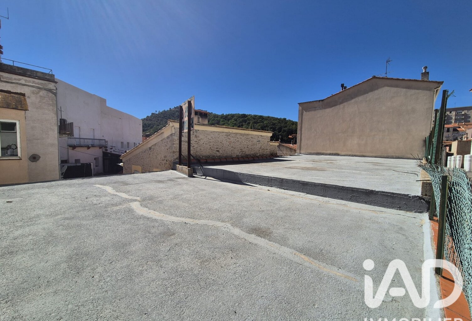 Vente Garage 255 m&sup2; — photo 1