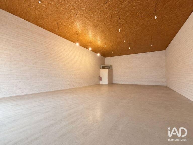 Location Local d'activités 148 m&sup2; — photo 1