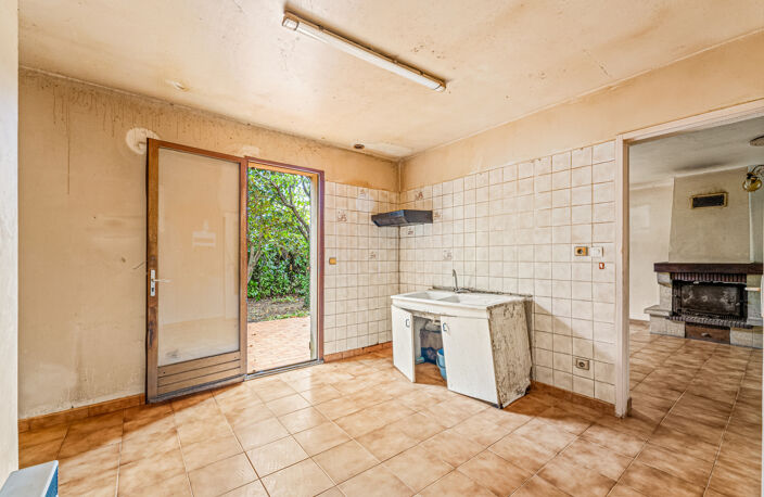 EGUILLES CENTRE - MAISON T3 -  TERRASSES JARDIN - GARAGE — photo 4
