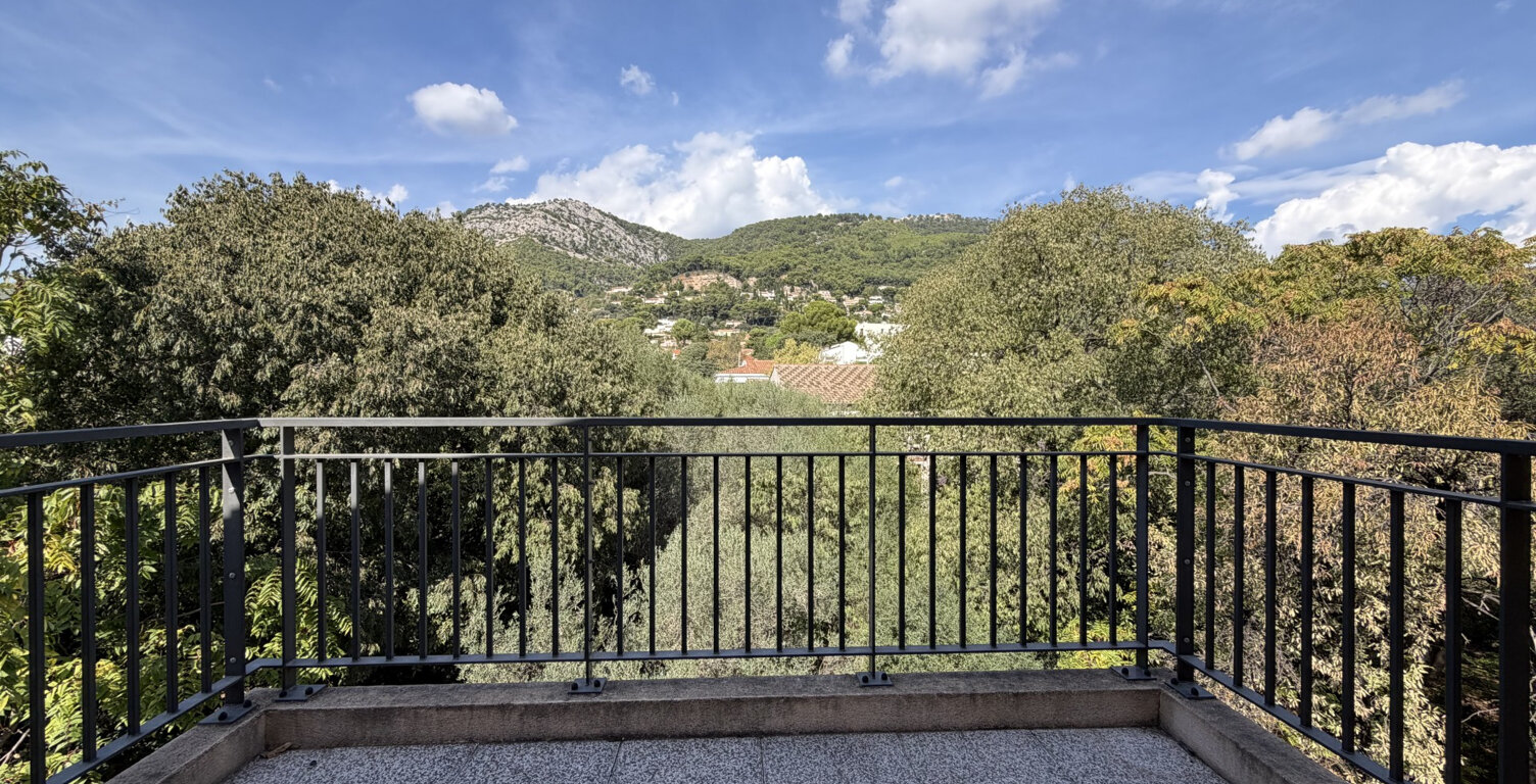 TOULON EST BAS ORTOLAN T3 DERNIER ETAGE + TERRASSE + PARKING — photo 1