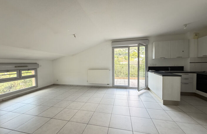TOULON EST BAS ORTOLAN T3 DERNIER ETAGE + TERRASSE + PARKING — photo 2