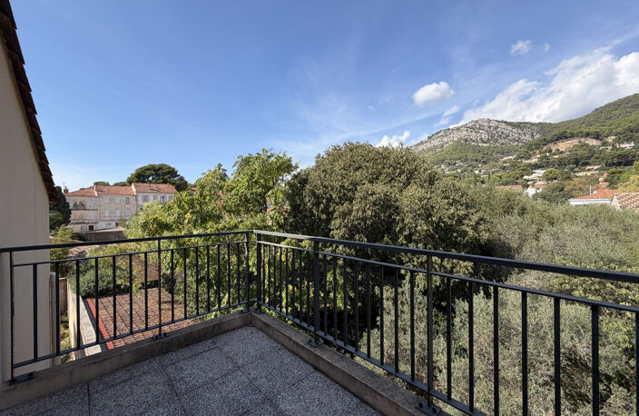 TOULON EST BAS ORTOLAN T3 DERNIER ETAGE + TERRASSE + PARKING — photo 3