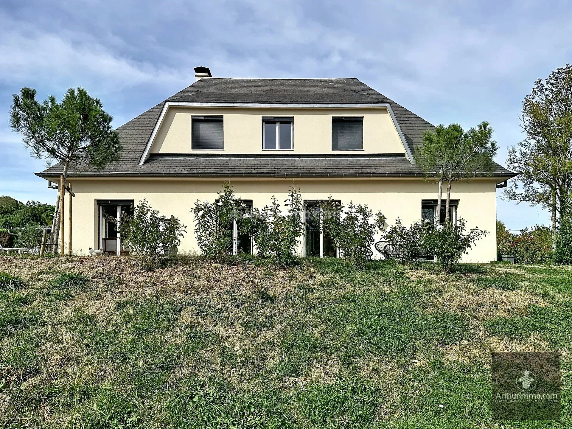 Maison 8 pièces 180 m² · à La Pacaudière · 180 m² · 429 000 €
