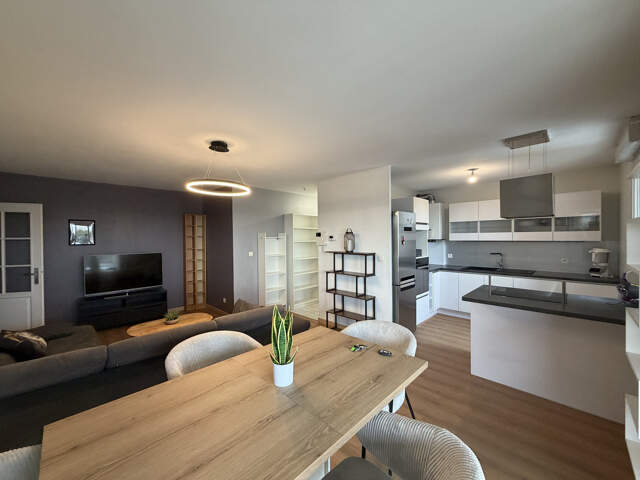 Villeurbanne   Appartement meublé de 79 m2, 3 chambres, balc — photo du bien